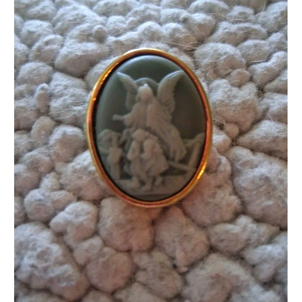 Jasperware Guardian Angel 1” Tall Gold Tone Lapel Tack Pin